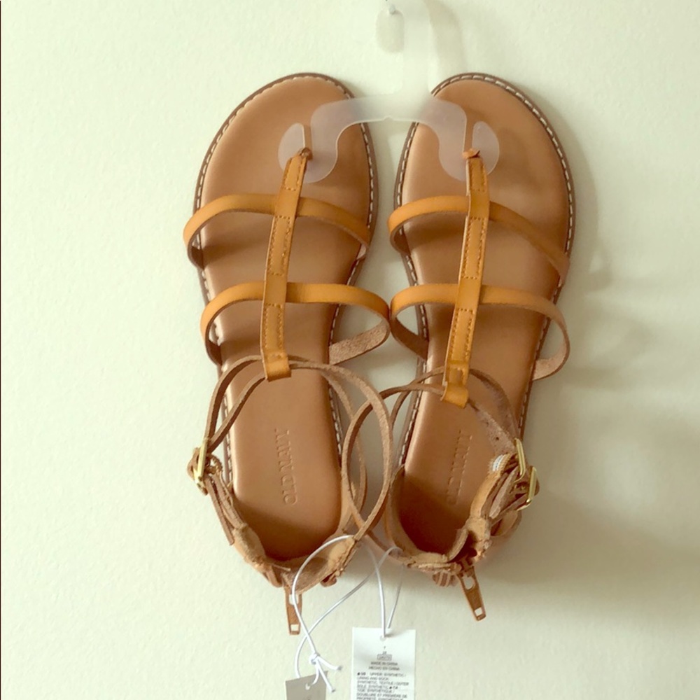 Old Navy tan sandals size 7